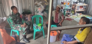 Jaga Kondusivitas Wilayah, Babinsa Kelanir Gelar Komsos dengan Tokoh Agama