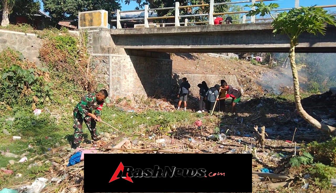 Tingkatkan Kepedulian Lingkungan, Koramil Pekat Gelar Gotong Royong