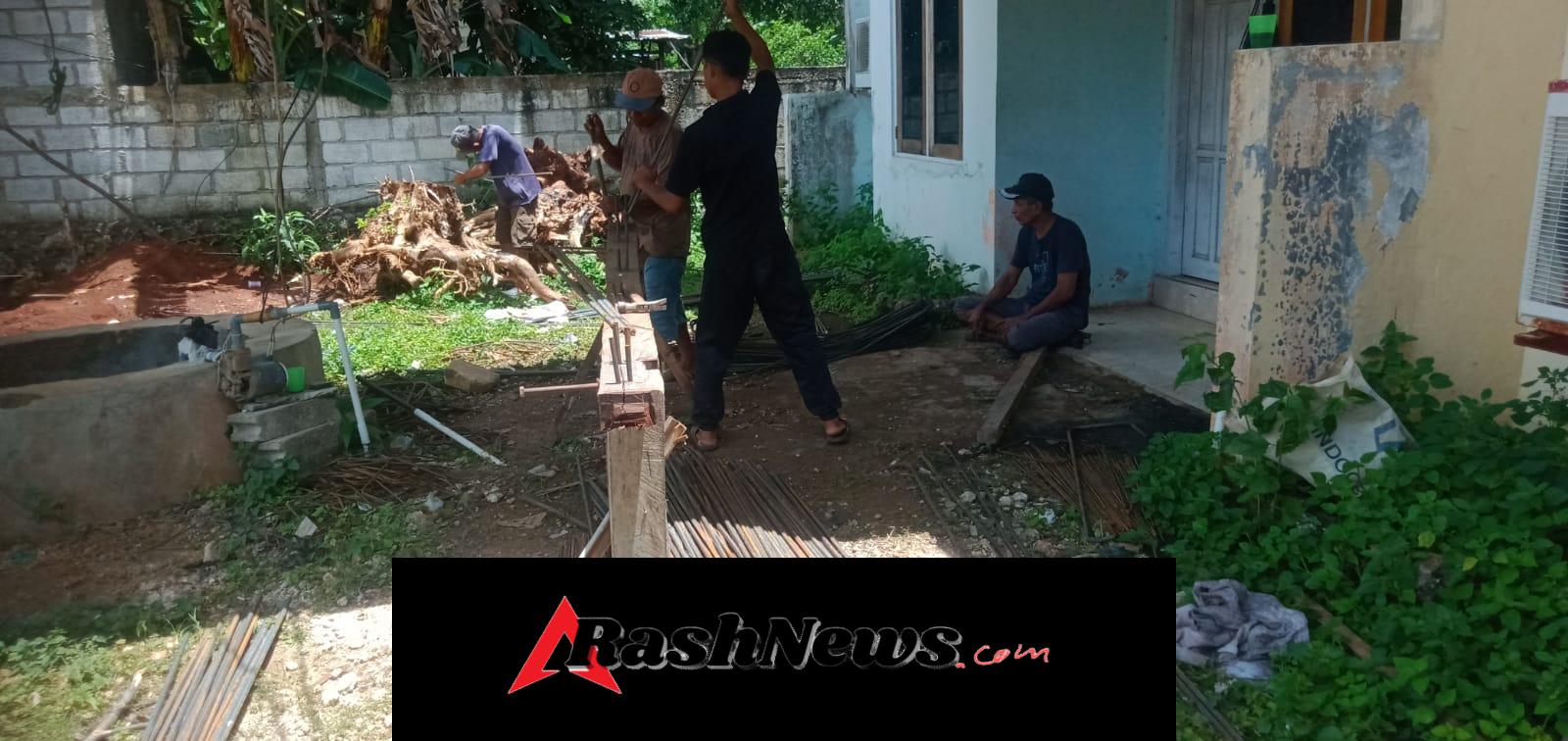 Babinsa Lobalain Pastikan Pembangunan KDKMP Berjalan Aman dan Lancar