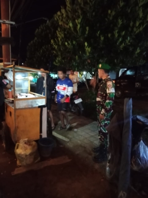 Piket Koramil 1628-02/Sekongkang Ingatkan Warga Jaga Keamanan dan Waspada Cuaca Ekstrem