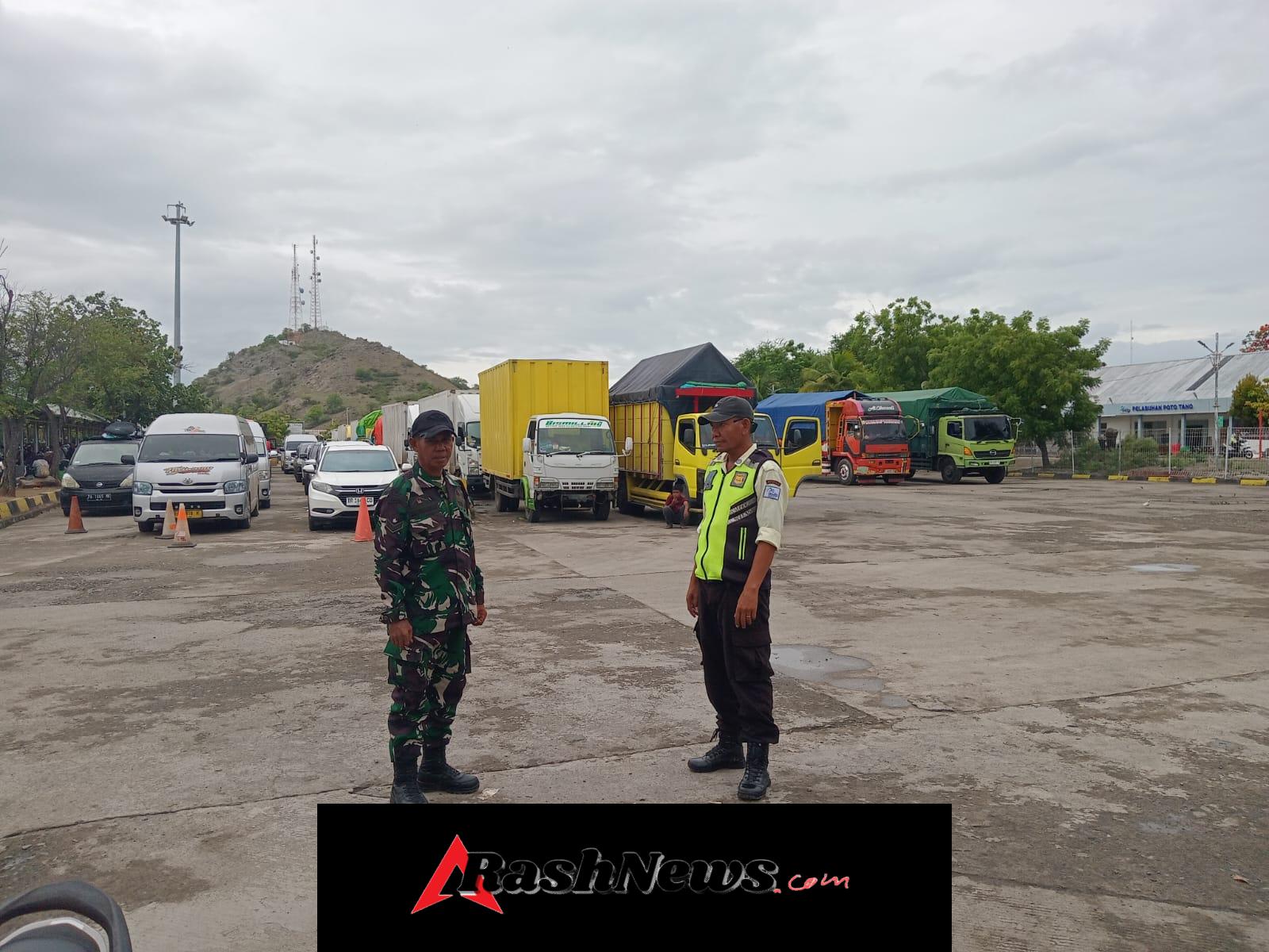 Pastikan Aktivitas Penyeberangan Aman, Koramil 1628-04/Poto Tano Gelar PAM Pelabuhan