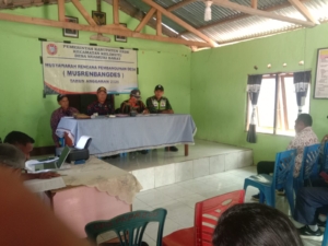 Wujud Sinergi TNI dan Pemerintah Desa, Babinsa Hadir pada Musrenbangdes Nuamuri Barat