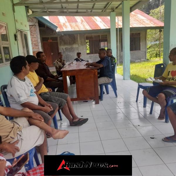 Babinsa Desa Raburia Intensifkan Pamwil untuk Ciptakan Lingkungan Aman