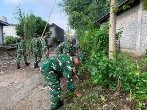 Kasi Ter Brigif TP 31/PS dan Prajurit Denma Serta Yonif 875/SYP Laksanakan Kegiatan Jumat Bersih di Desa Pekat