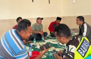 Melalui Komsos, Babinsa Karang Baru Timur Dorong Kekompakan dan Dukungan Masyarakat
