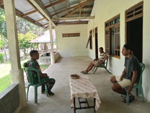 Babinsa Kodim 1601/Sumba Timur Aktif Dampingi Petani Hadapi Musim Hujan