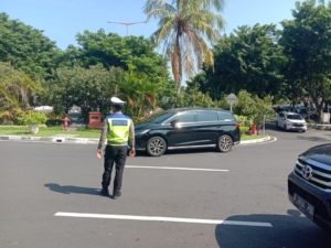 Satlantas Polres Bandara Ngurah Rai Perketat Pengamanan Arus Lalu Lintas di Terminal Domestik Jelang Akhir Pekan