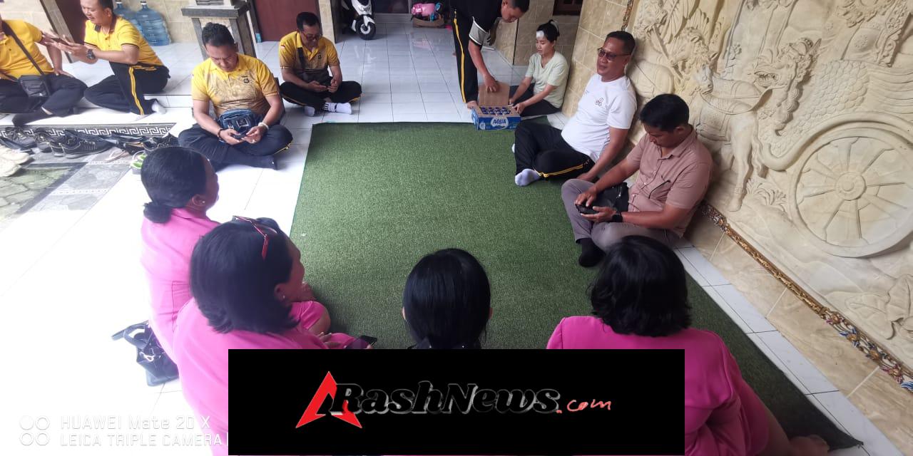 Kapolsek Dawan Jenguk Keluarga Personel, Wujud Kepedulian dan Solidaritas.