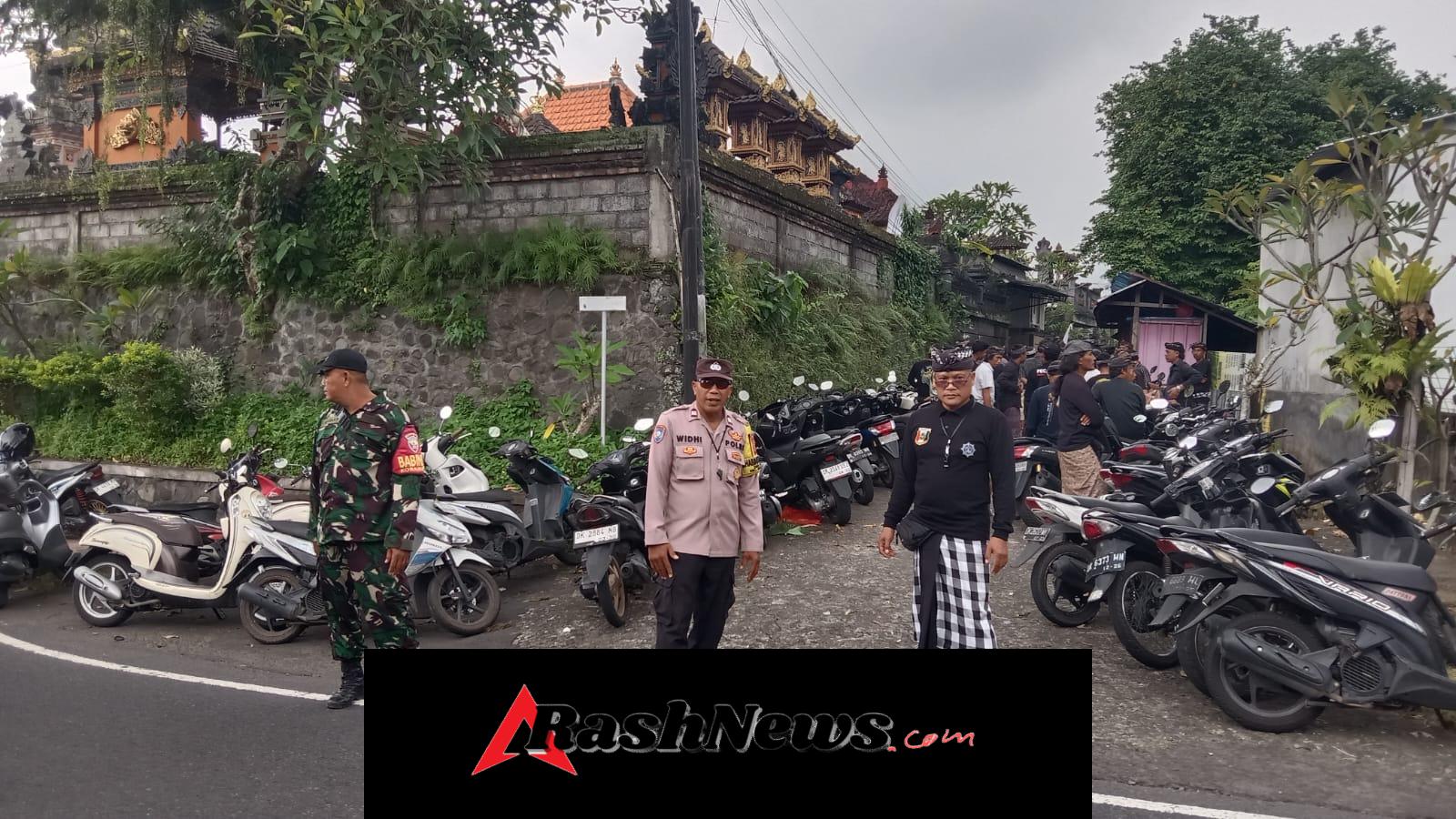 Amankan Upacara Pitra Yadnya, Babinsa Akah Tegaskan Dedikasi Dan Pengabdian TNI Bagi Masyarakat