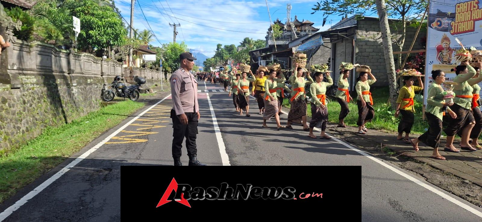 Bhabinkamtibmas Desa Marga Polsek Marga  Melaksanakan Pengamanan Upacara Ngaben