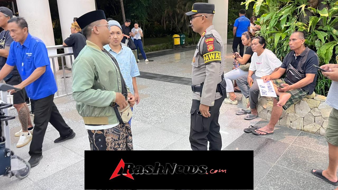Patroli Humanis Polres Bandara Ngurah Rai Sapa Wisatawan di Terminal Internasional