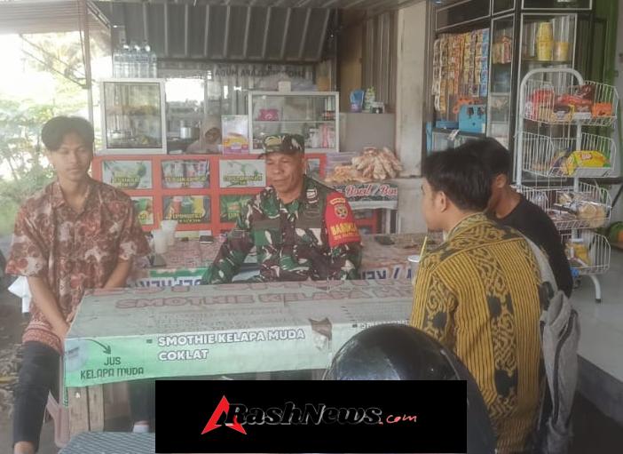 Cegah Penyakit di Musim Hujan, Babinsa Mamben Daya Ajak Warga Peduli Kebersihan Sekitar