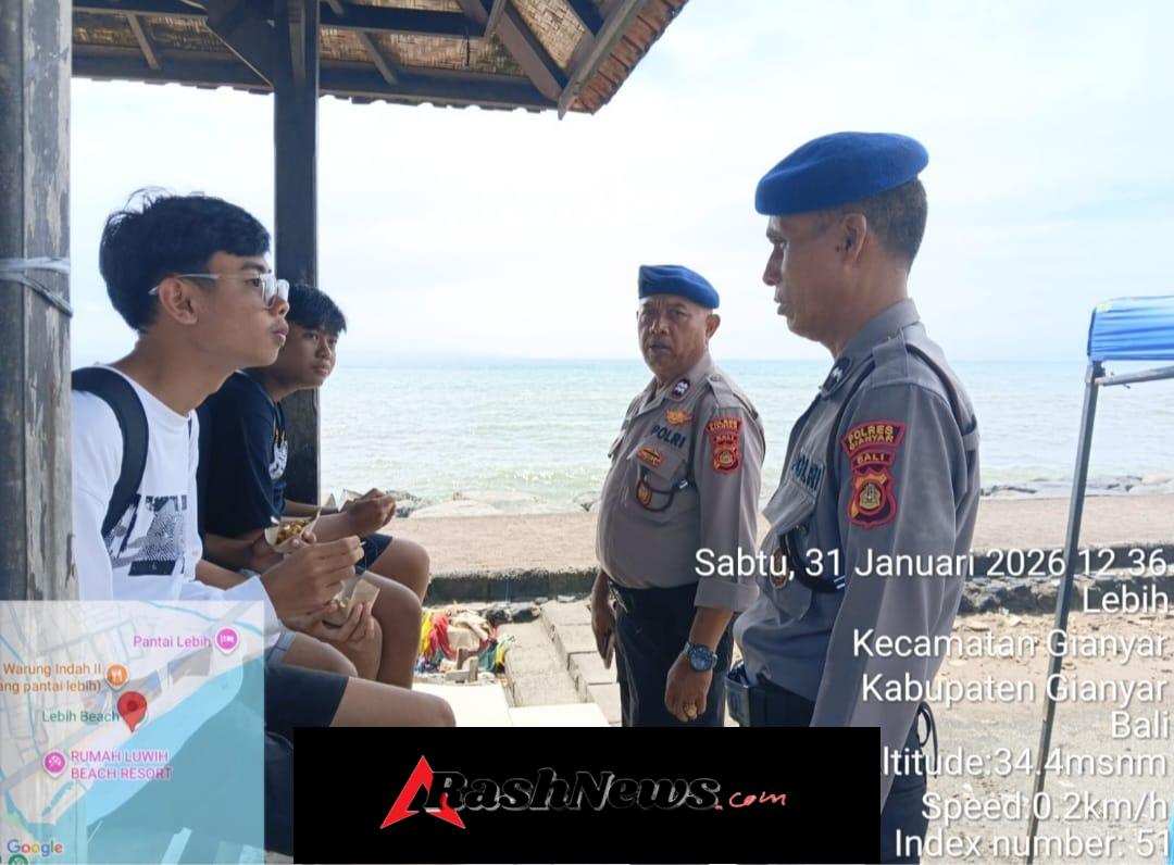 Sat Polairud Polres Gianyar Laksanakan Sambang Warung dan Pengunjung di Pantai Lebih