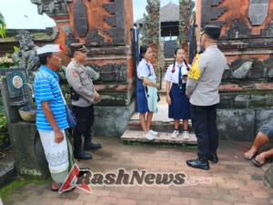 Kapolsek Klungkung Pimpin Patroli Dialogis di Kawasan Objek Wisata Kerta Gosa.