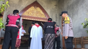 Antisipasi Gangguan Kamtibmas dan Terjaminnya Kenyamanan Peribadatan Umat Kristiani, Sat Samapta Laksanakan Pengamanan di Gereja Marga Rahayu Bangli