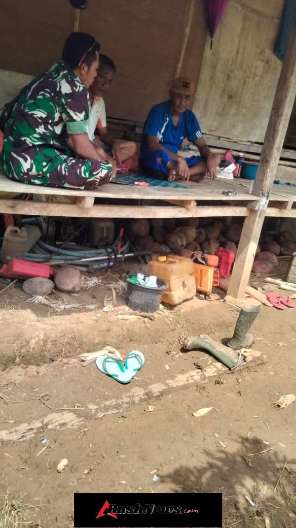 Melalui Anjangsana, Babinsa Ajak Warga Desa Bari Kedepankan Musyawarah