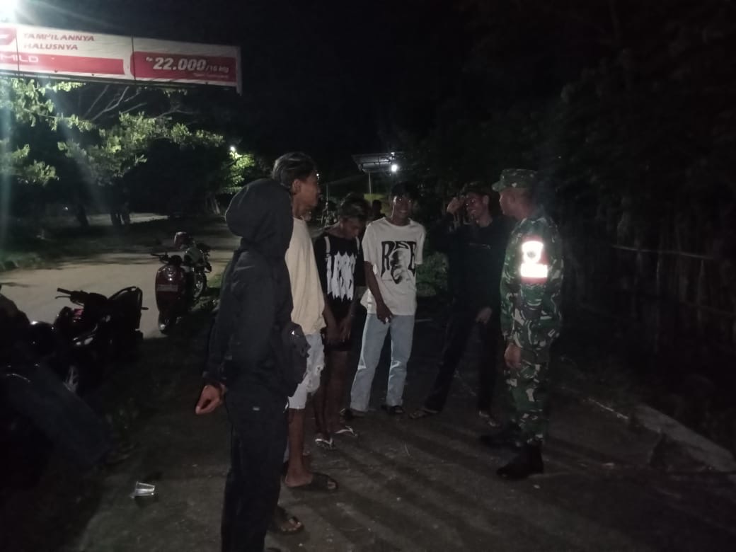 Sinergi Babinsa, Warga, dan Karang Taruna Ciptakan Lingkungan Aman