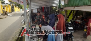Sertu Dahlan Kawal Program Makan Bergizi Gratis di Posyandu Seteluk Tengah