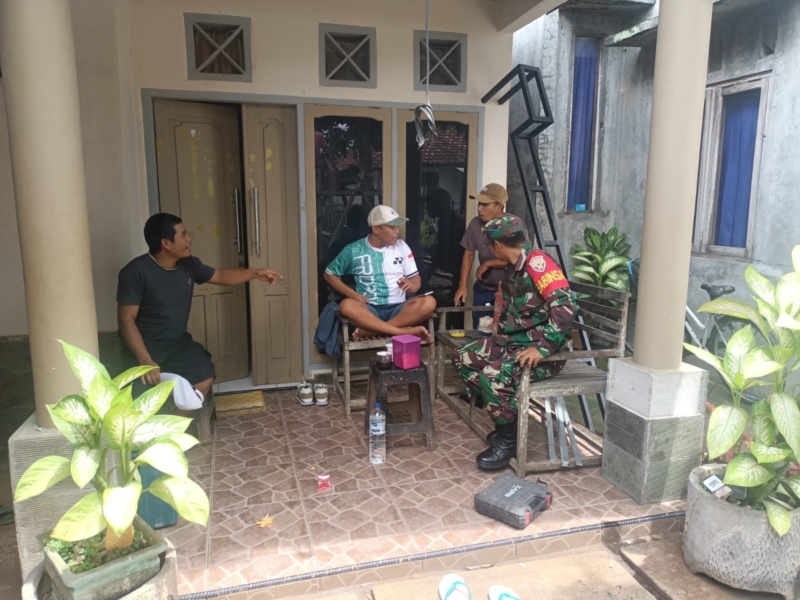 Babinsa Kodim 1628/Sumbawa Barat Aktif Jalin Kedekatan dengan Masyarakat Meraran