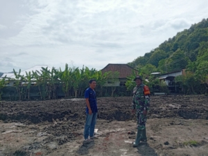 Babinsa Koramil Setempat Pastikan Pembangunan Koperasi Merah Putih Berjalan Lancar