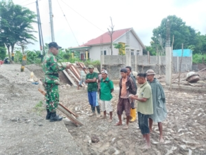 Babinsa Miotim Perkuat Kedekatan dengan Warga Lewat Komunikasi Sosial