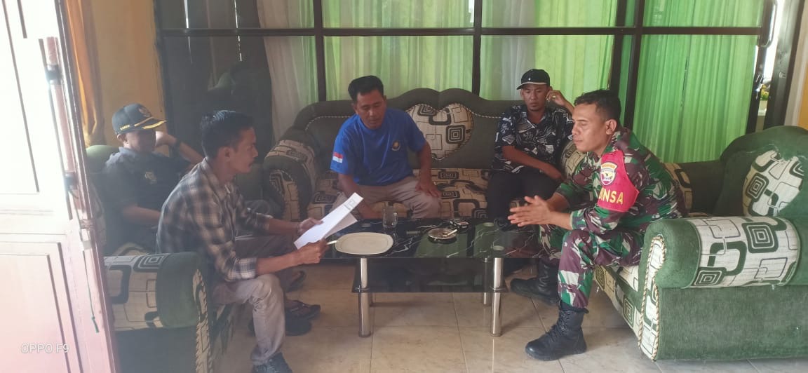 Babinsa Koramil 1628-04/Poto Tano Ajak Perangkat Desa Tingkatkan Keamanan Lingkungan