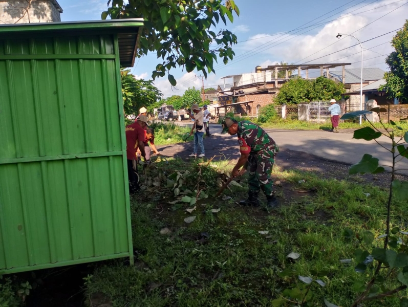 Pererat Kebersamaan, Babinsa dan Warga Laksanakan Gotong Royong
