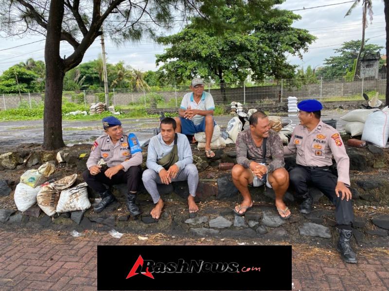 Satpolairud Polres Gianyar Sambangi Wisatawan di Pantai Masceti, Sampaikan Imbauan Keselamatan