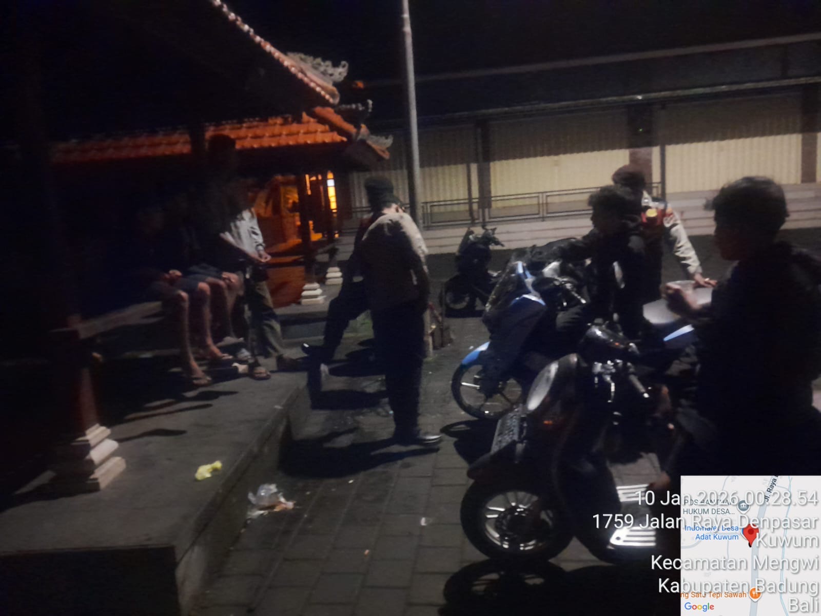 Cegah Gangguan Kamtibmas, Polsek Mengwi Laksanakan Patroli Dialogis di Wilayah Desa Kuwum