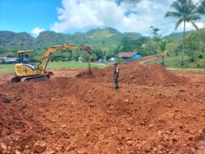 Pengawasan Babinsa Pastikan Pekerjaan Pondasi Koperasi Berjalan Aman dan Lancar