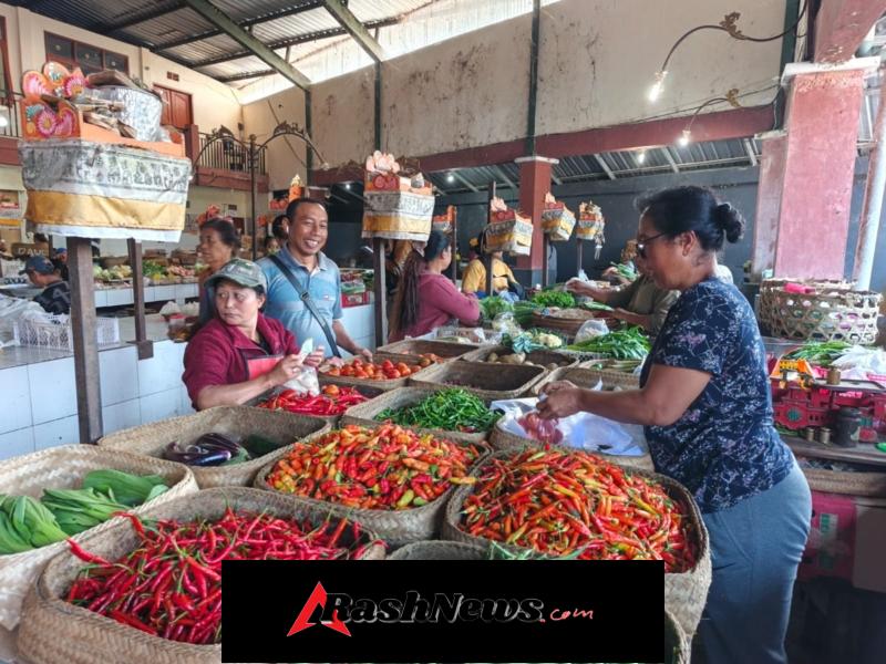 Unit Intelkam Polsek Susut Laksanakan Monitoring Harga dan Ketersediaan Sembako di Pasar Kayuambua