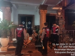 Polres Badung Pastikan Kondisi Aman, Patroli Turjawali Sambangi Pasar dan Pertokoan Mengwi
