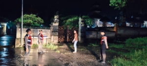 Polsek Banjarangkan Tingkatkan Pengawasan Area Pura Guna Jaga Kamtibmas.