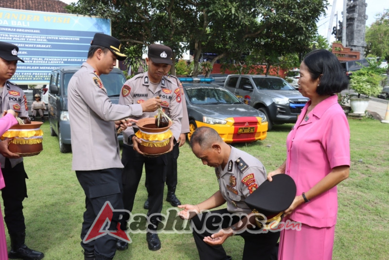 96 Personel Naik Pangkat, Kapolres Gianyar Tegaskan Kenaikan Pangkat Bukan Hak Otomatis