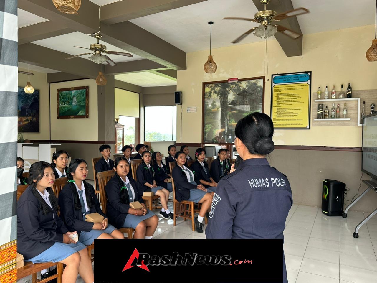 Polres Gianyar Bekali Pelajar SMK PGRI 2 Literasi Digital dan Etika Bermedsos