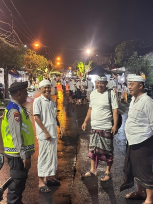 Kapolsek Bebandem Terjun Langsung Amankan Aktivitas di Pasar Umum Bebandem
