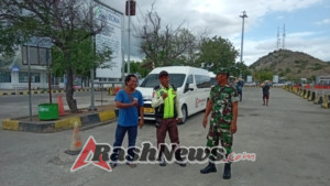 Ciptakan Rasa Aman, Babinsa Koramil 1628-04/Poto Tano PAM Pelabuhan