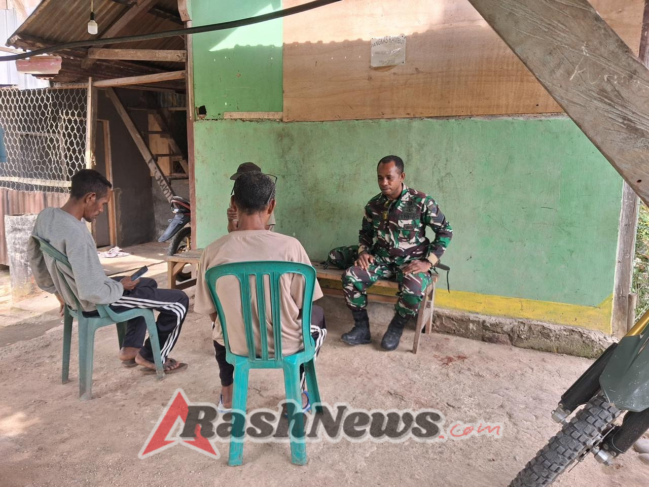 Babinsa Alor Selatan Pastikan Pembangunan Koperasi Merah Putih Sesuai Arahan Komando