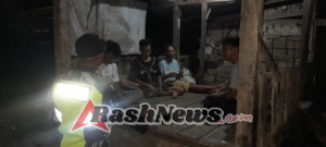 Ronda Malam dan Kongkow-Komgkow, Babinsa Desa Tambora Pererat Silaturahmi dengan Warga