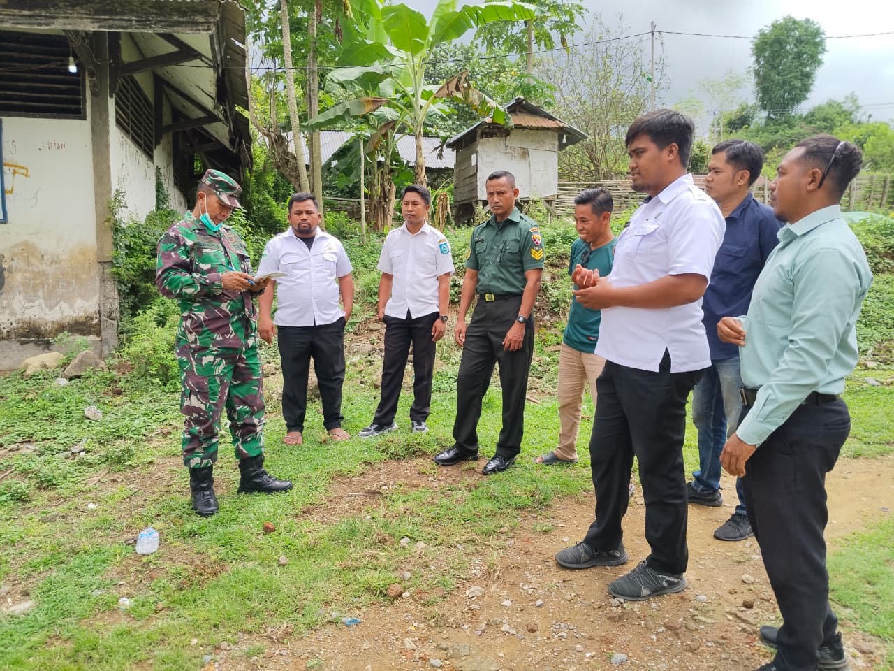 Sinergi Babinsa dan Kodim 1614/Dompu Dukung Pembangunan Koperasi Merah Putih
