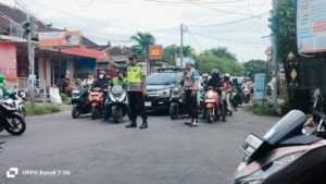 Ciptakan Kamseltibcarlantas, Polsek Mengwi Laksanakan Pengaturan Lalu Lintas Sore