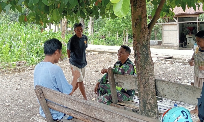 Monitoring Wilayah Babinsa, Desa Manunain B Tetap Aman dan Kondusif