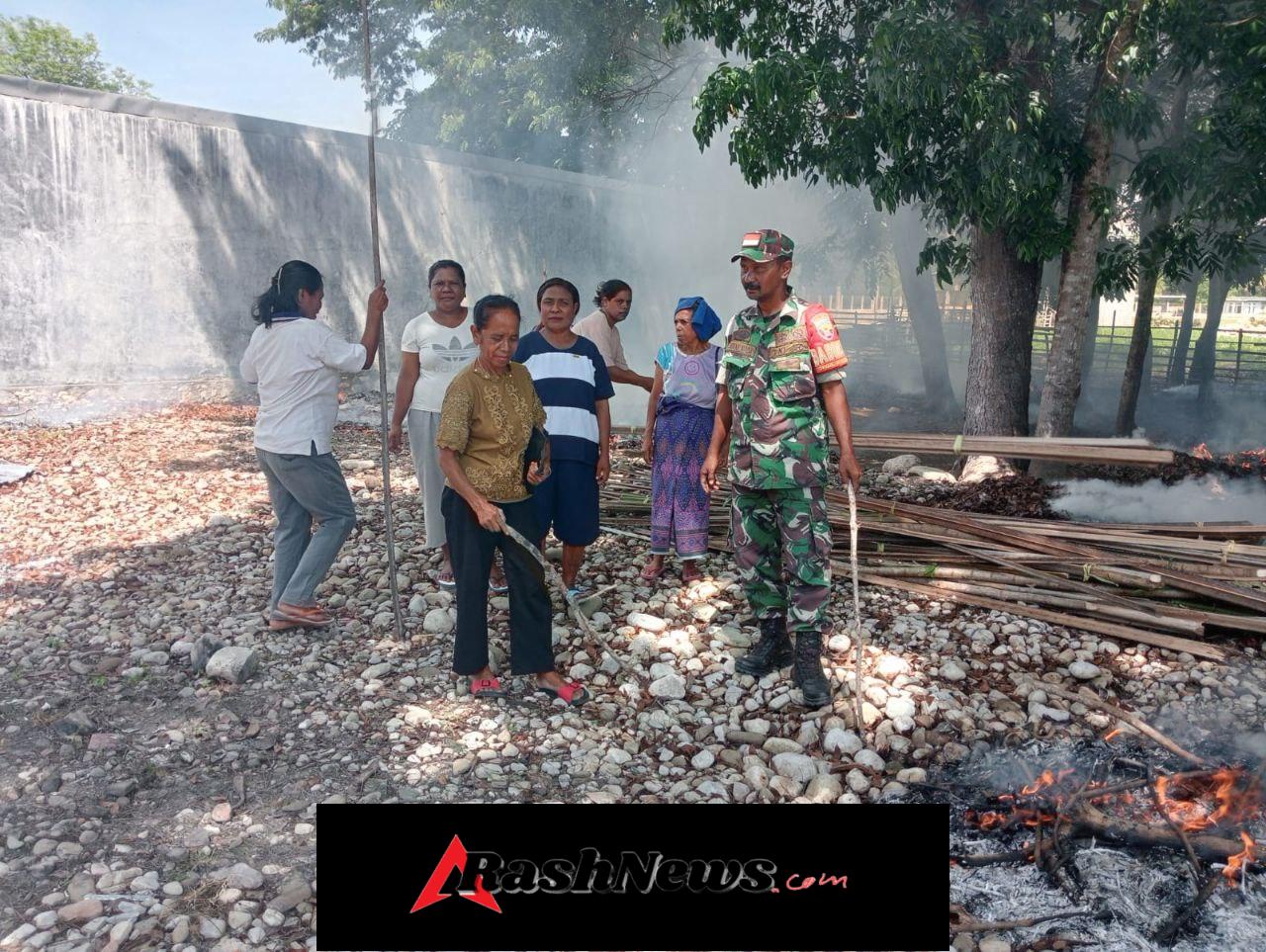 Peduli Kebersihan Lingkungan, Babinsa dan Warga Gotong Royong Bersihkan Kantor Desa