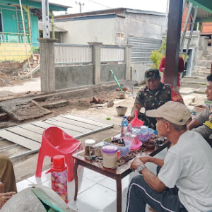 Komsos Babinsa Desa Tapir Wujudkan Lingkungan Desa yang Aman dan Kondusif