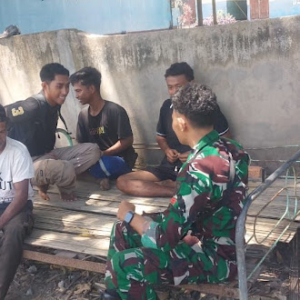 Perkuat Ketertiban Lingkungan, Babinsa Kodim 1603/Sikka Ajak Warga Kajowair Jaga Kondusivitas Wilayah