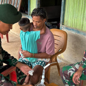 Dari Perbatasan untuk Kemanusiaan, Prajurit Yonarmed 12 Kostrad Layani Korban Gigitan Anjing