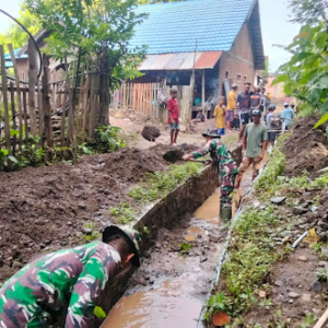 Sinergi TNI–Polri dan Masyarakat Pulihkan Saluran Irigasi Dam II Daha