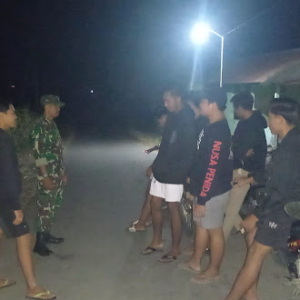 Babinsa Dorokobo Tekankan Pentingnya Ronda Malam Cegah Gangguan Kamtibmas