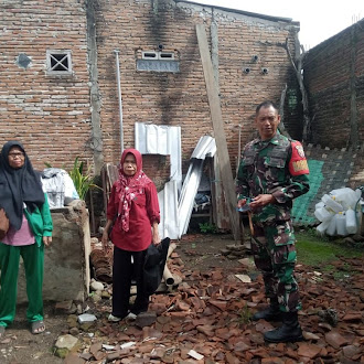Pengawasan RTLH, Babinsa Kelurahan Bugis Pastikan Bantuan Berjalan Lancar