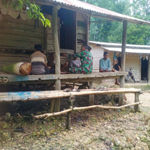 Komsos Kamtibmas, Babinsa dan Warga Desa Beradolu Pererat Sinergi